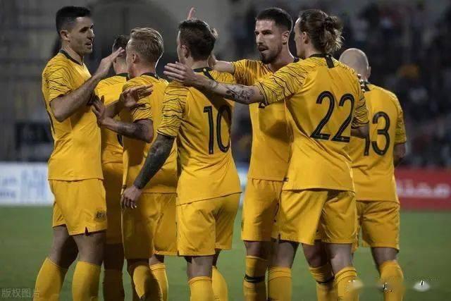 包含热门球队陷入困境，出线悬念难解的词条