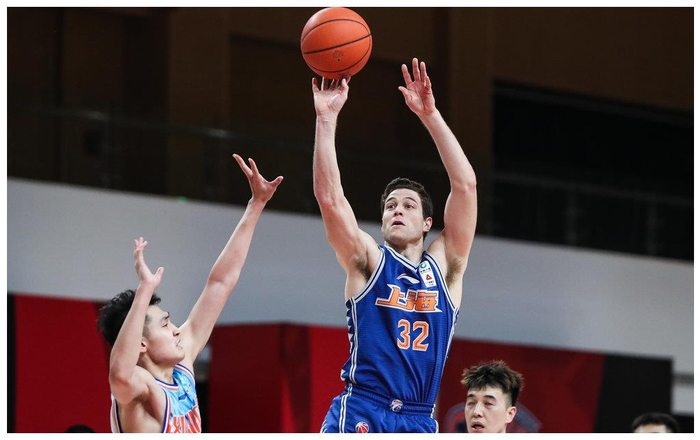 包含热门球队陷入困境，出线悬念难解的词条