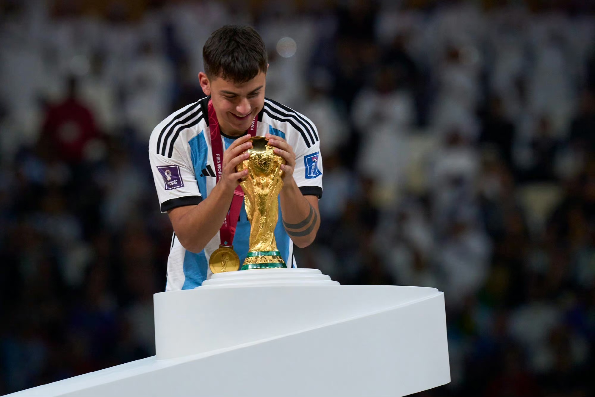 阿根廷球星迪巴拉受伤，缺席下一场欧冠的简单介绍