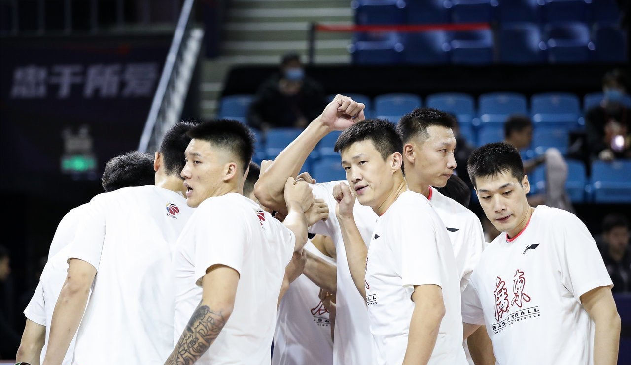 安徽篮球队力克对手，夺得胜利走向成功