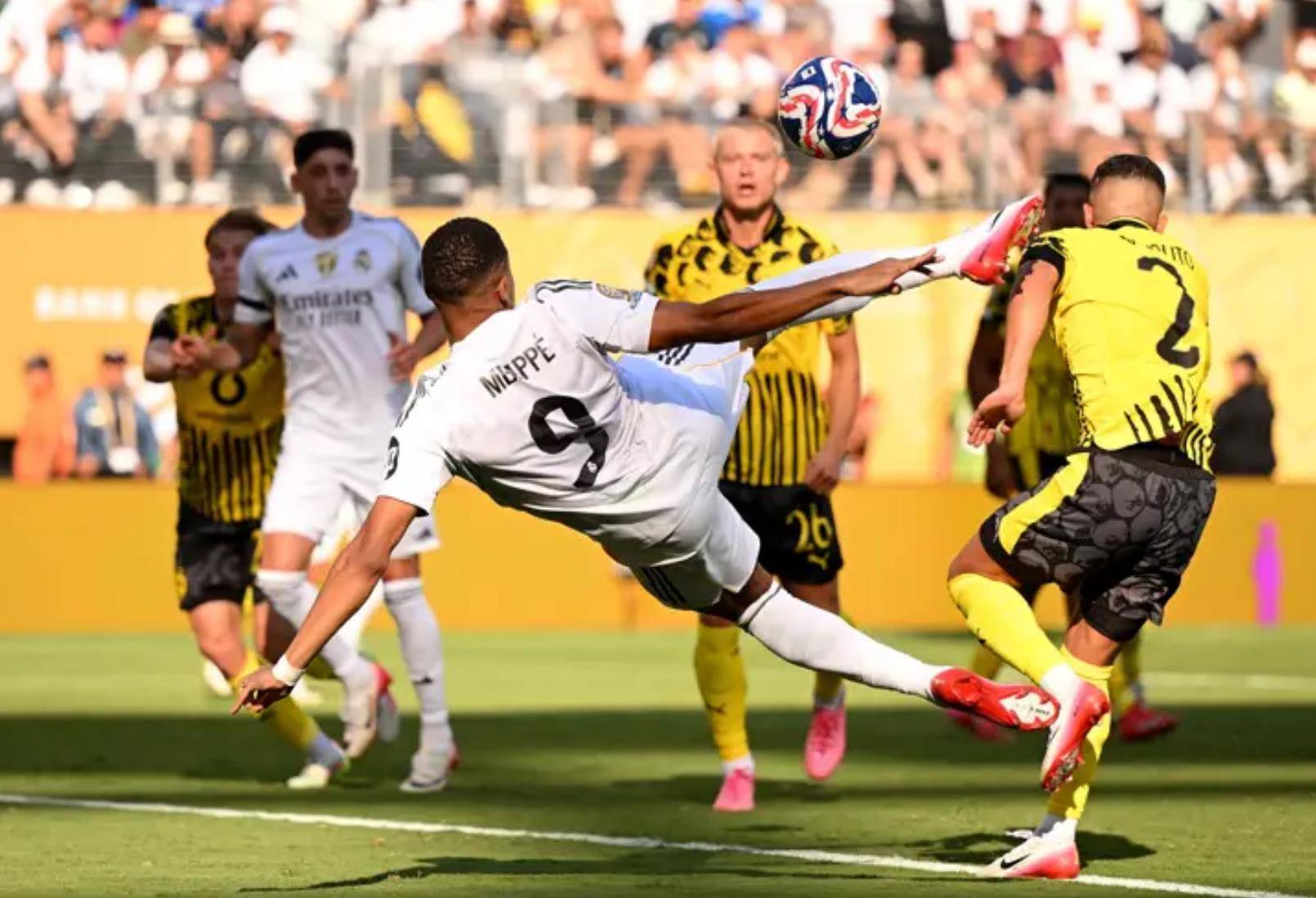 皇马球队备战下场比赛，备受瞩目备战